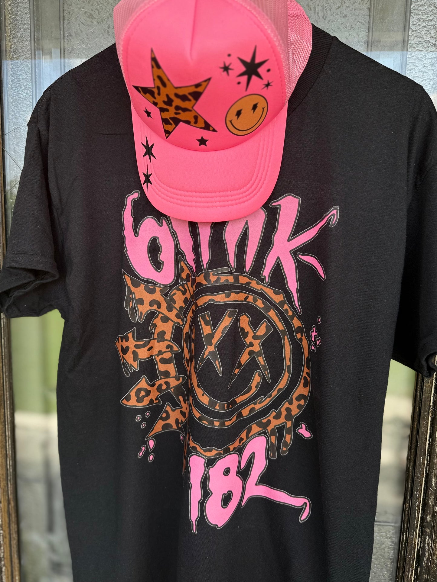 BLiNK182 GRAPHIC TEE
