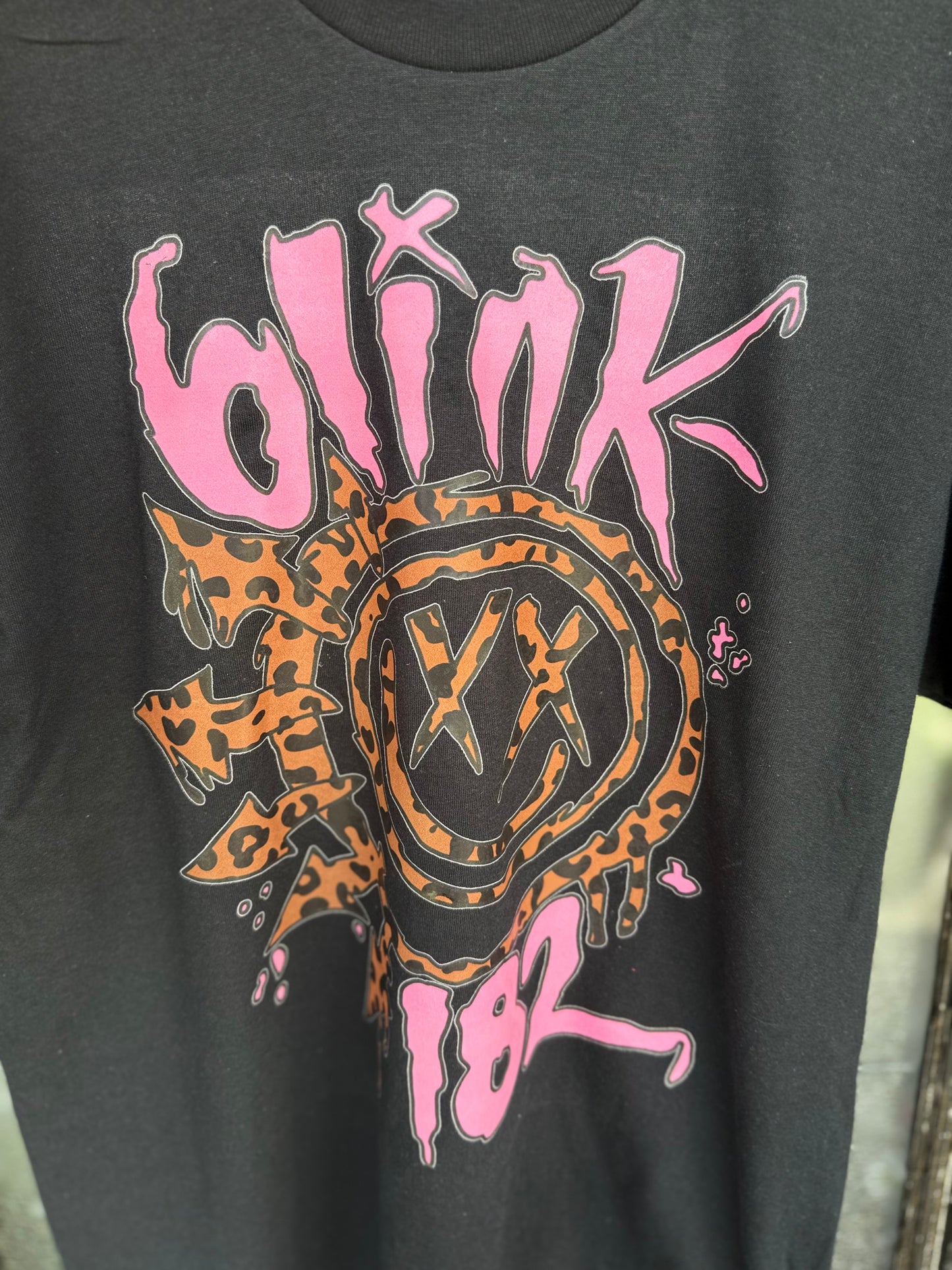 BLiNK182 GRAPHIC TEE