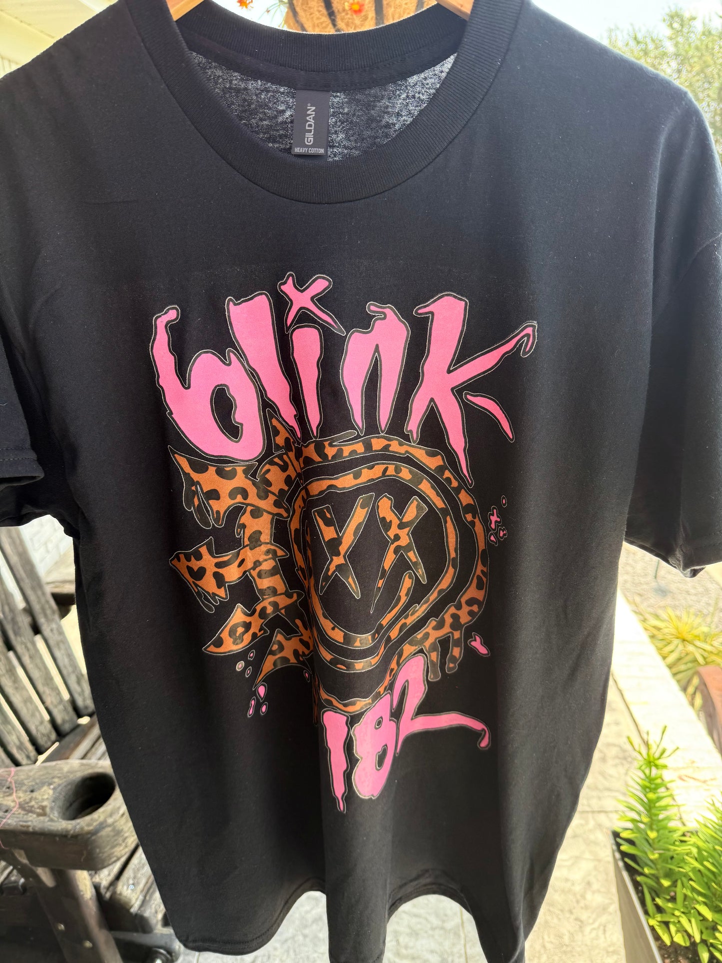 BLiNK182 GRAPHIC TEE