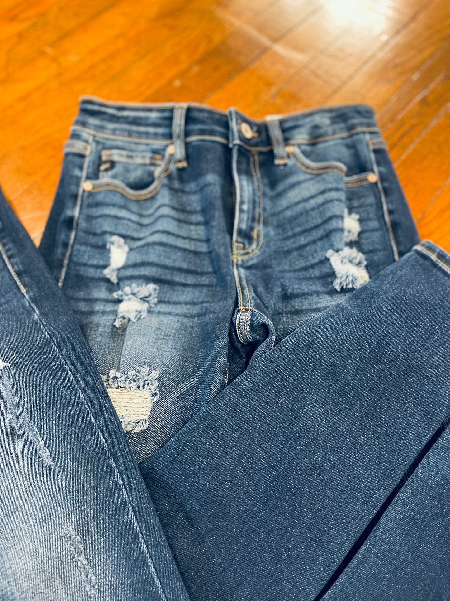 KanCan Dark Distressed