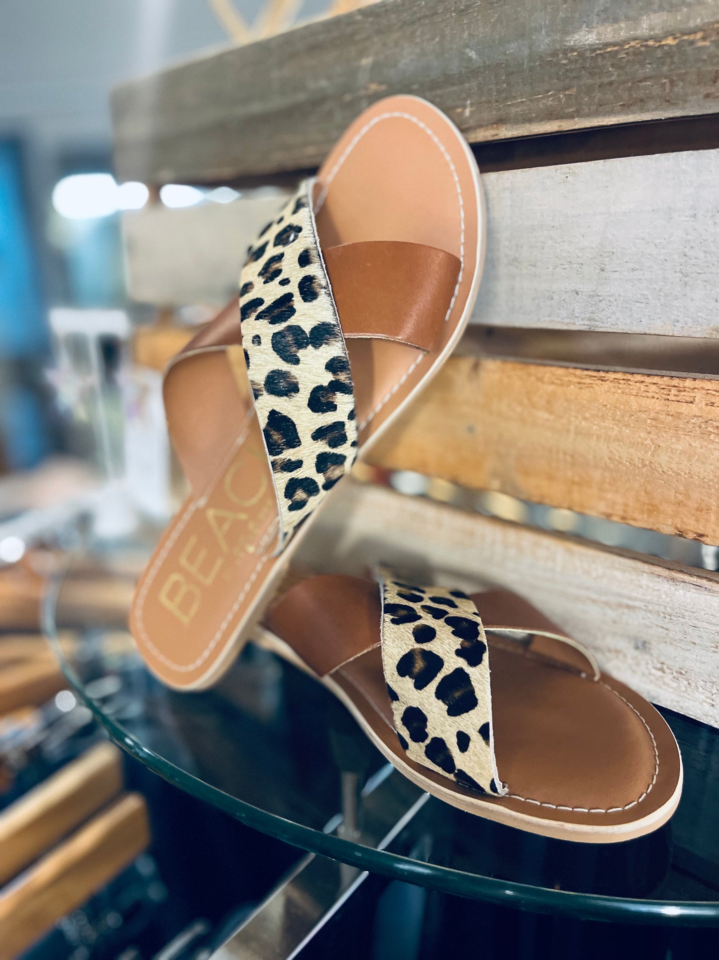 Pebble Tan Leo